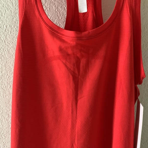 Lululemon Swiftly Tech Racerback 2.0 - Picture 9 of 10